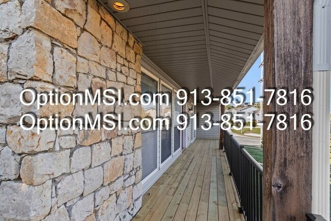 Building Photo - Charming & Spacious 2-Bed / 2-Bath Apartme...