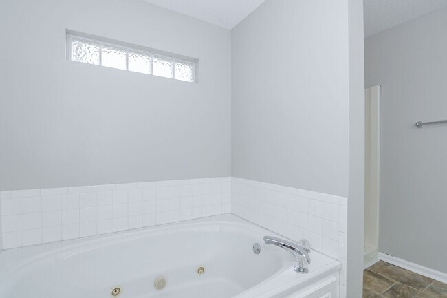 Building Photo - 4 Bedroom Ranch