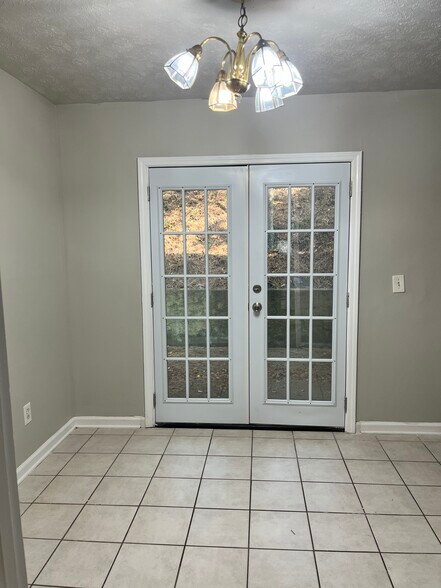dining room - 134 Newtown Rd NE