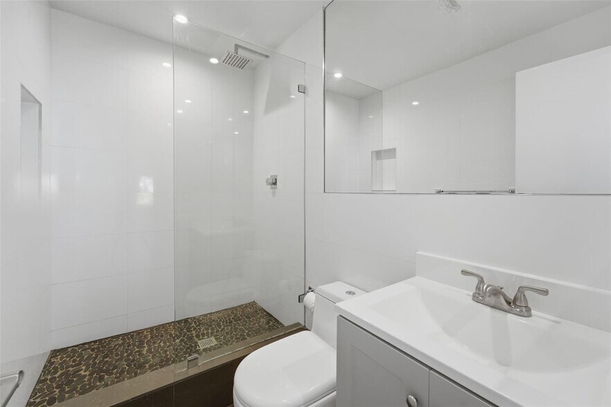 Building Photo - 570 NW 49th St