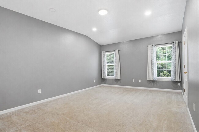 Building Photo - Beautiful TownHome