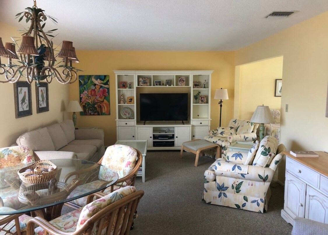 Building Photo - 685 12th Ave S