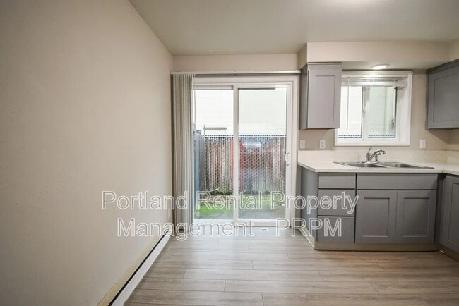 Building Photo - 5113 SE Lone Oak St