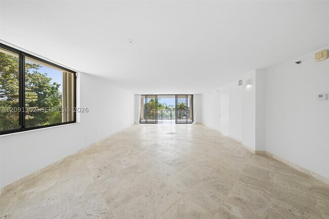 Building Photo - 2575 S Bayshore Dr