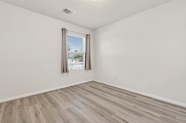 Building Photo - 7554 Appleberry Dr