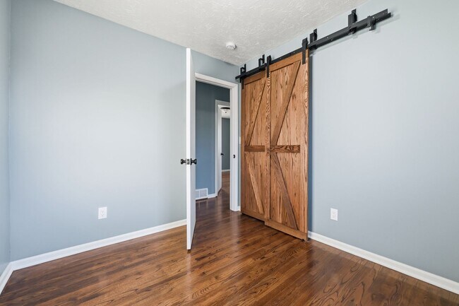 Building Photo - Fully remodeled 4 bed charmer