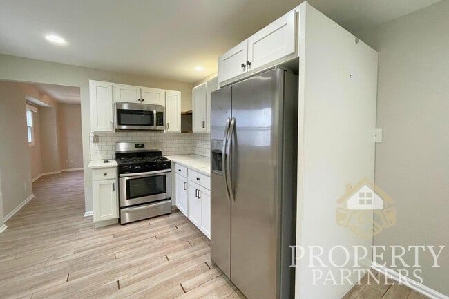 Building Photo - 4929 Kingsley Dr