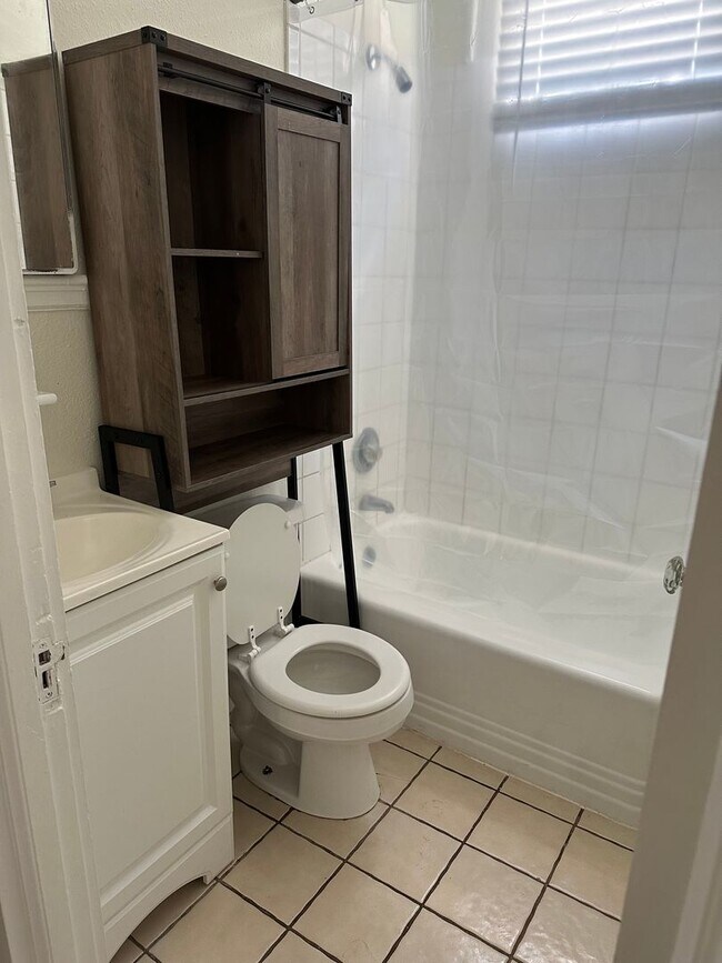 Building Photo - Three bedroom, three bath house in West End!