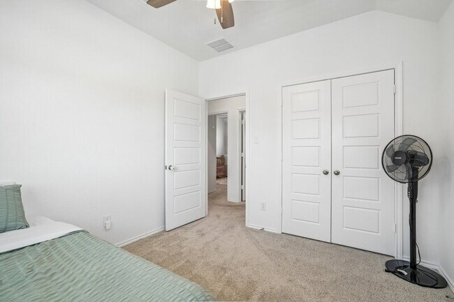 Building Photo - 5050 Park Cpe