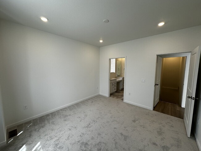 Building Photo - **AVAILABLE NOW!! Age 55+ Gated Community ...