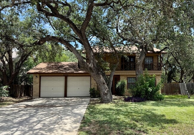 Building Photo - 3 Bedroom/2.5 Bath Silver Creek Subdivision