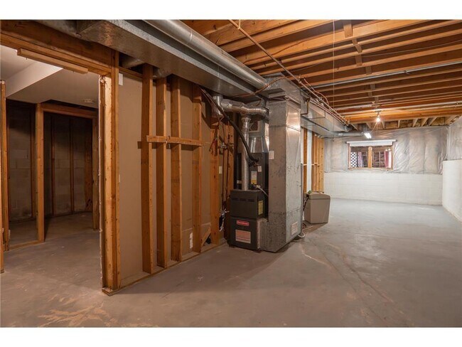 Building Photo - 5245 Clayton Dr