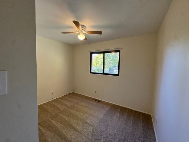 Building Photo - Northwest Living!