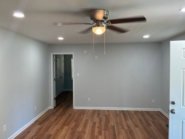 Building Photo - Beautiful 3 Bedroom is NOW AVAILABLE!!!