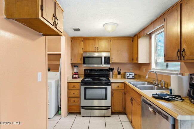 Building Photo - 4492 E Hwy 98