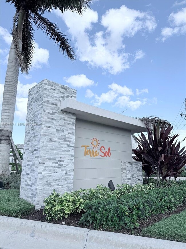 Building Photo - 1427 SE 7th Ter