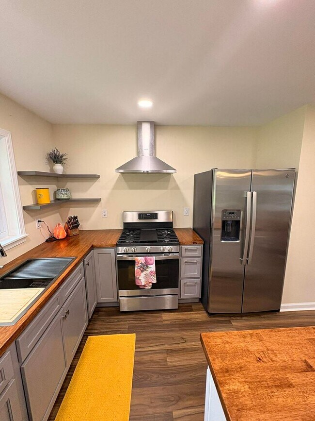 Building Photo - Available June!