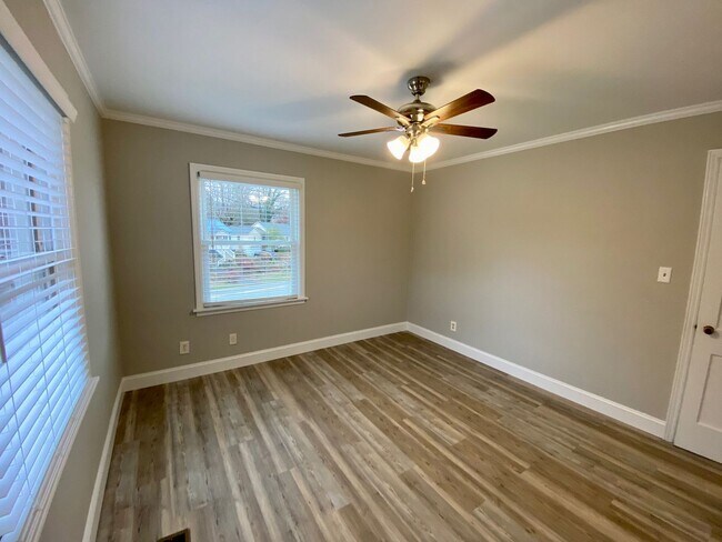 Building Photo - West AVL - Remodeled and Ready!