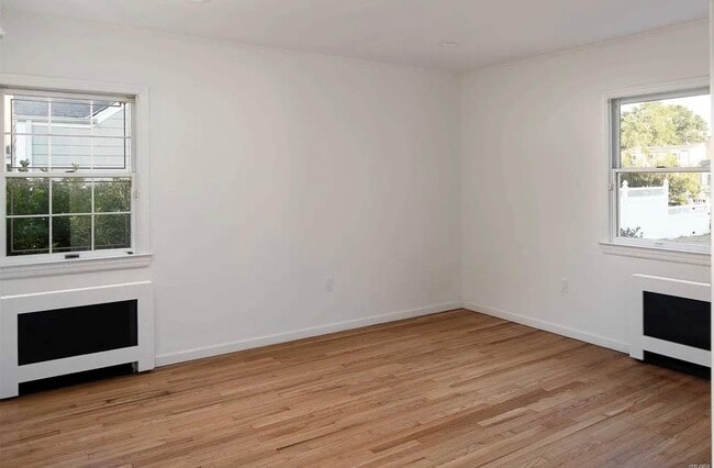 Building Photo - 4488 Merrick Rd