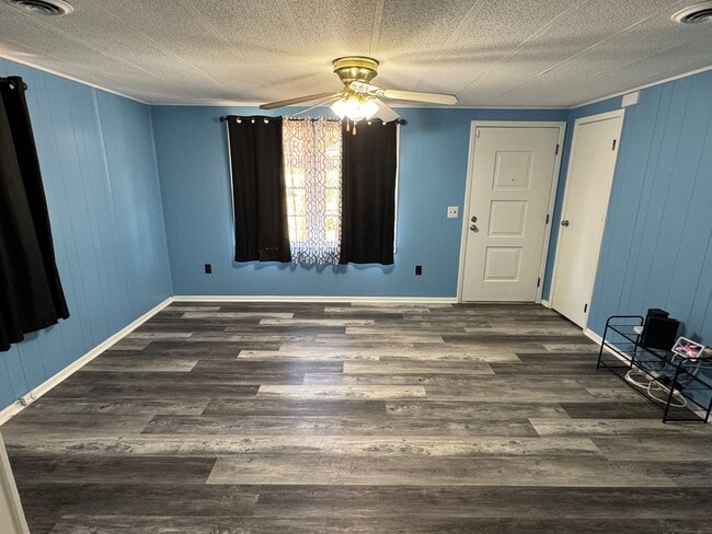 Building Photo - Spacious Covington 3 bed 2 bath Home!