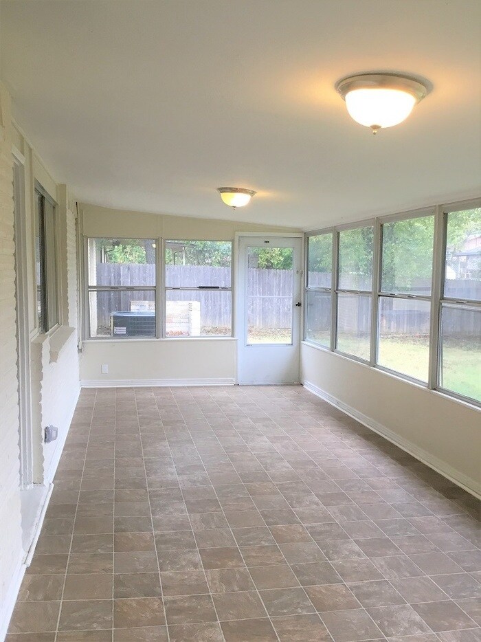 Building Photo - 117 Cooper St