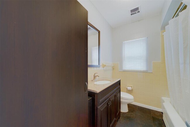 Building Photo - 810 2nd Ave NW