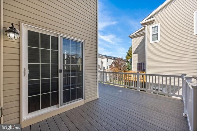 Building Photo - 844 Oriole Ave