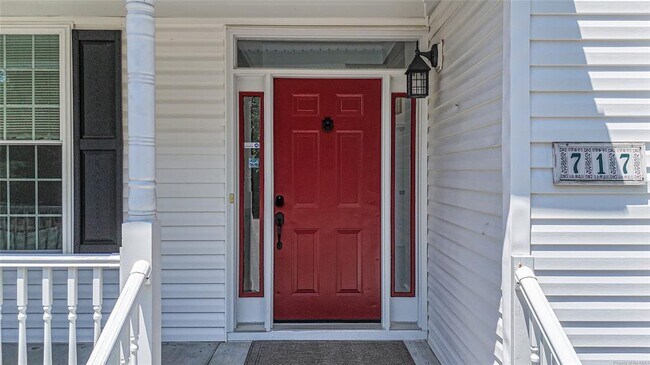 Building Photo - 717 Lantern Pl