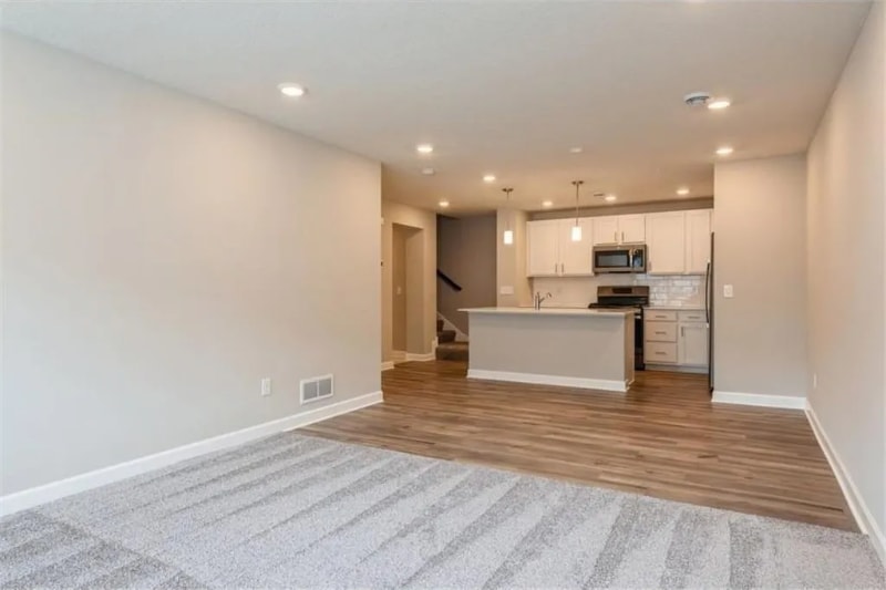 Building Photo - 10888 Fountain Pl N