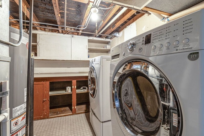 Building Photo - 7408 W Addison St