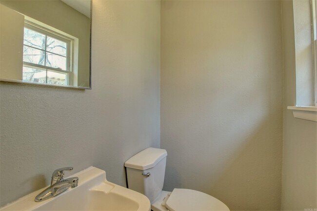 Building Photo - 3301 Green Dr