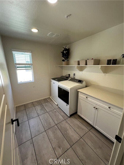 Building Photo - 24346 Sundrop Dr