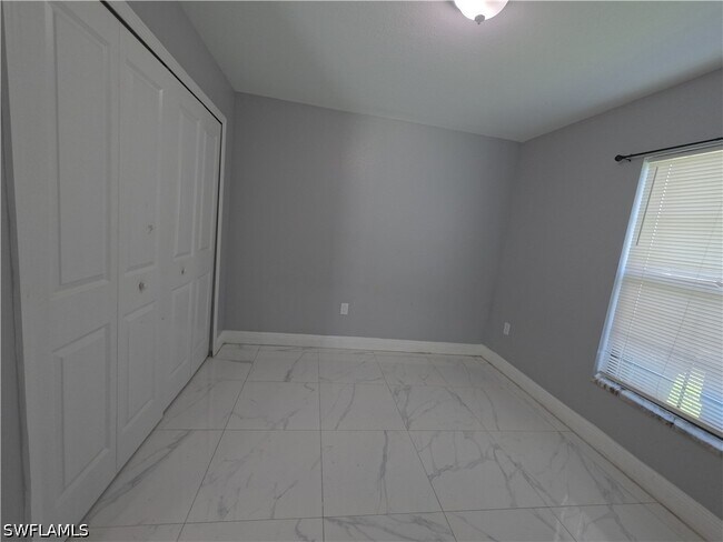 Building Photo - 129 Gilbert Ave S