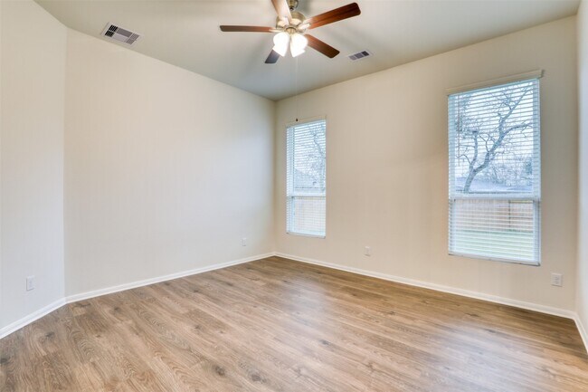 Building Photo - 399 Magnolia Ln