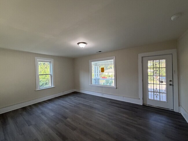 Building Photo - 657 27th St SW