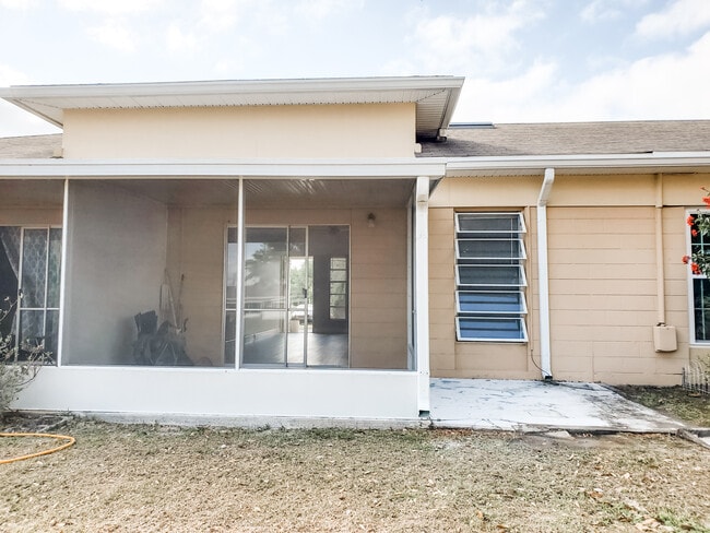 Building Photo - 4741 Club Cir