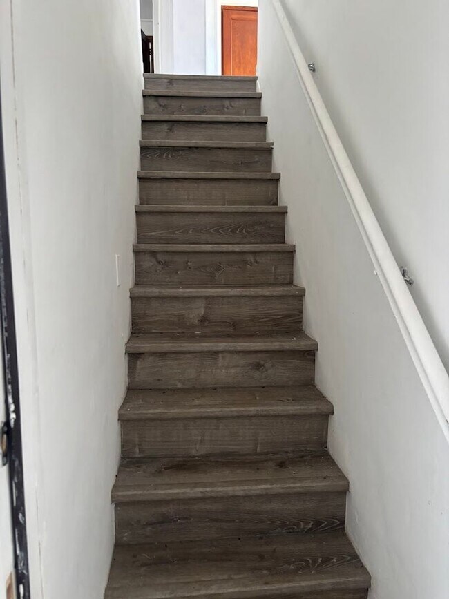 Building Photo - 4745 Lind St