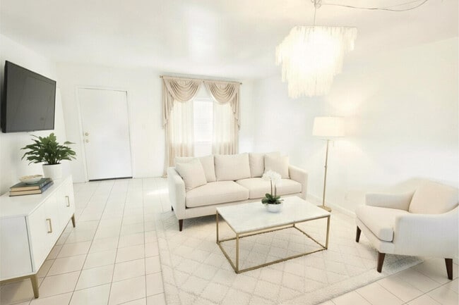 Building Photo - 1332 N Miller Rd