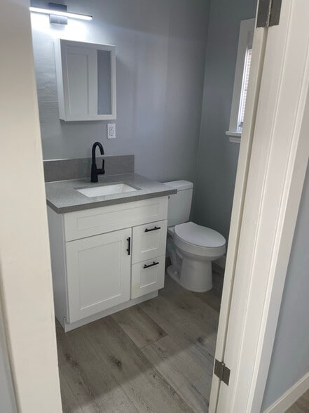 Building Photo - 214 Spruce St