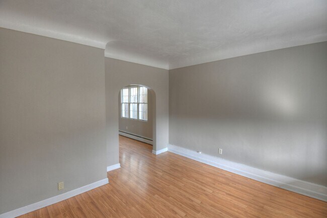 Building Photo - 5 Bed /2 Bath Single Family Home for Rent ...
