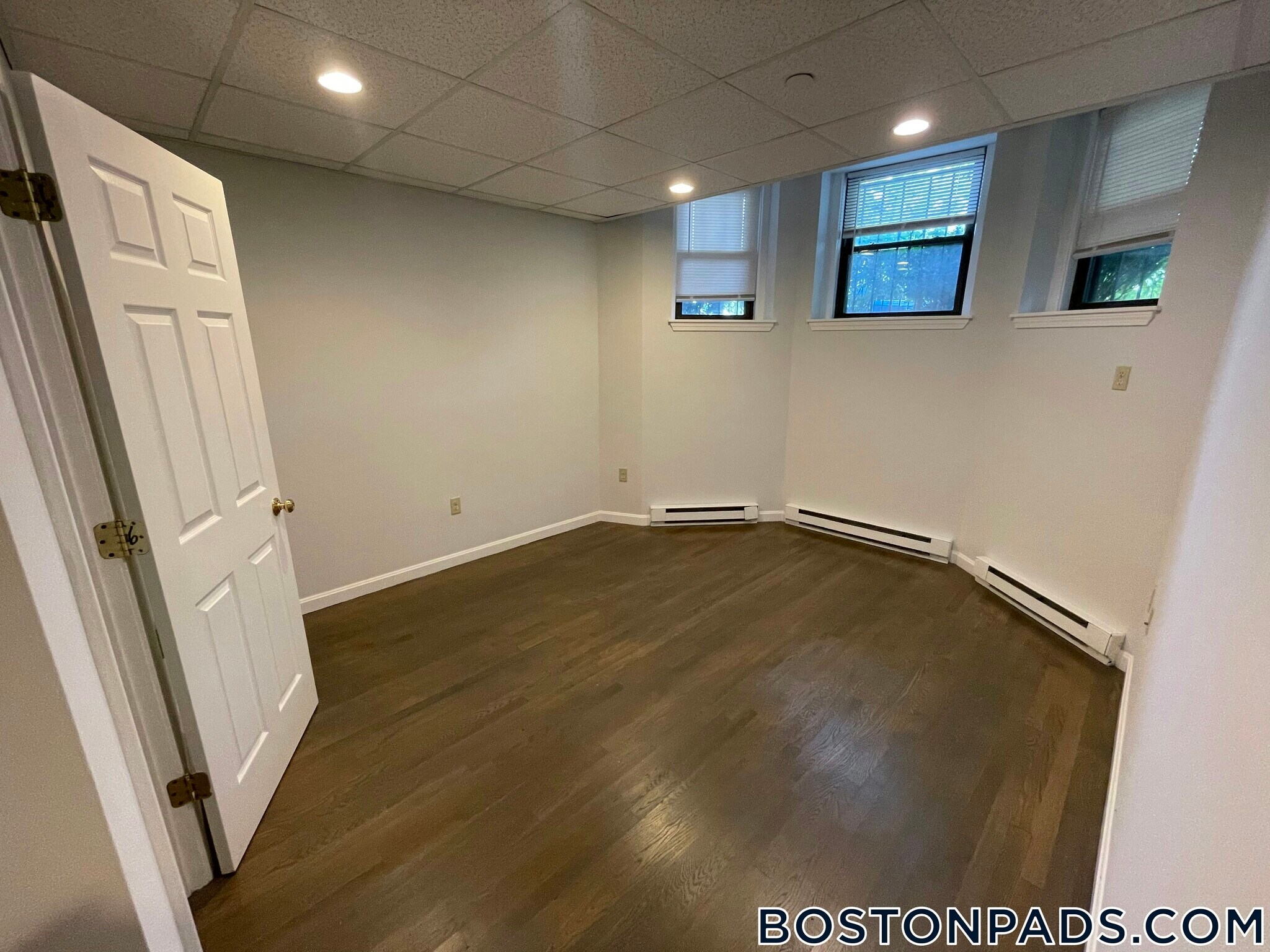 Building Photo - 77 Park Dr