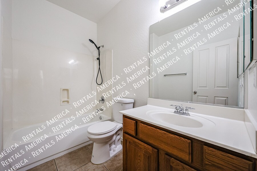 Building Photo - 935 E Blue Spruce Ln