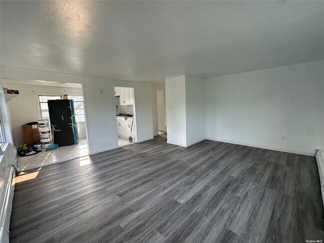 Building Photo - 1322 Commodore Rd