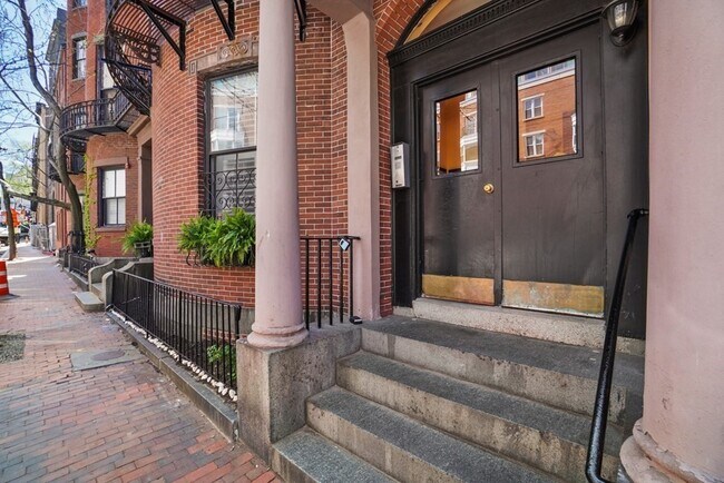 Building Photo - 27 Bowdoin St