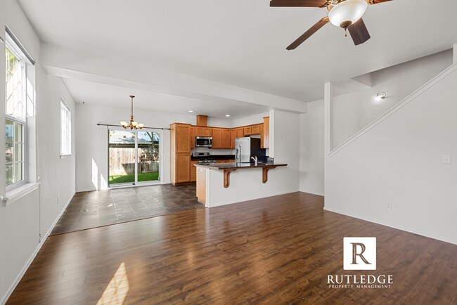 Building Photo - Southwest Medford / Near ROGUE X