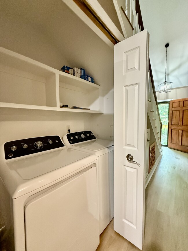 Building Photo - 5635 Falkirk Dr
