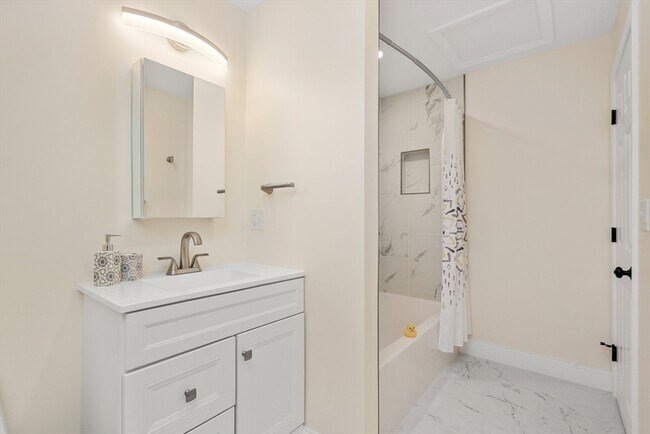 Building Photo - 16 Devens St