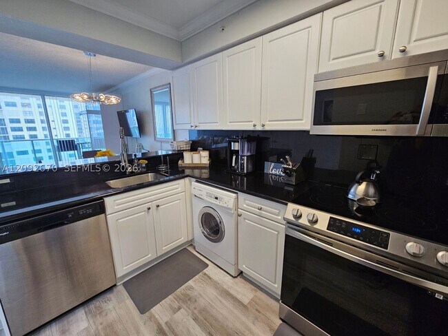 Building Photo - 2501 S Ocean Dr