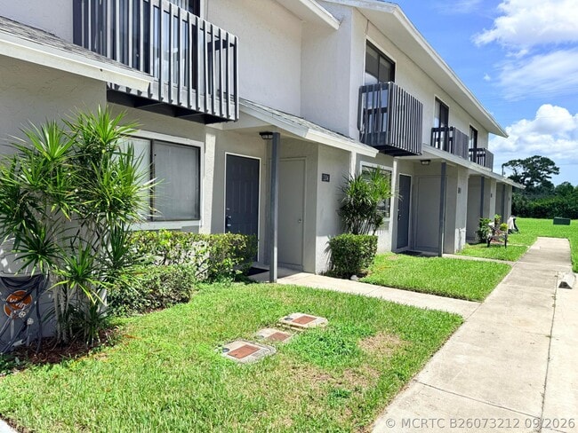 Building Photo - 1104 Riverside Dr
