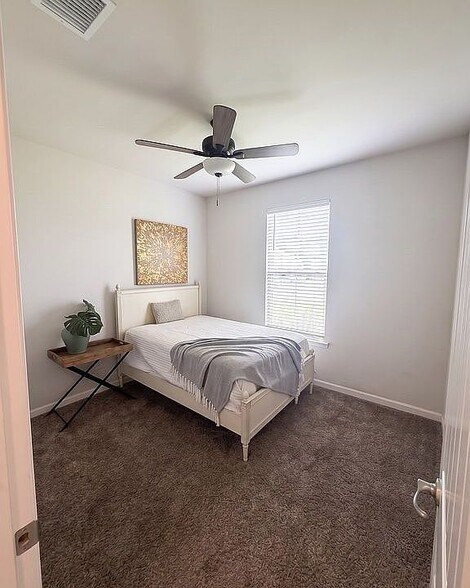 Building Photo - 1110 Foxtail Dr
